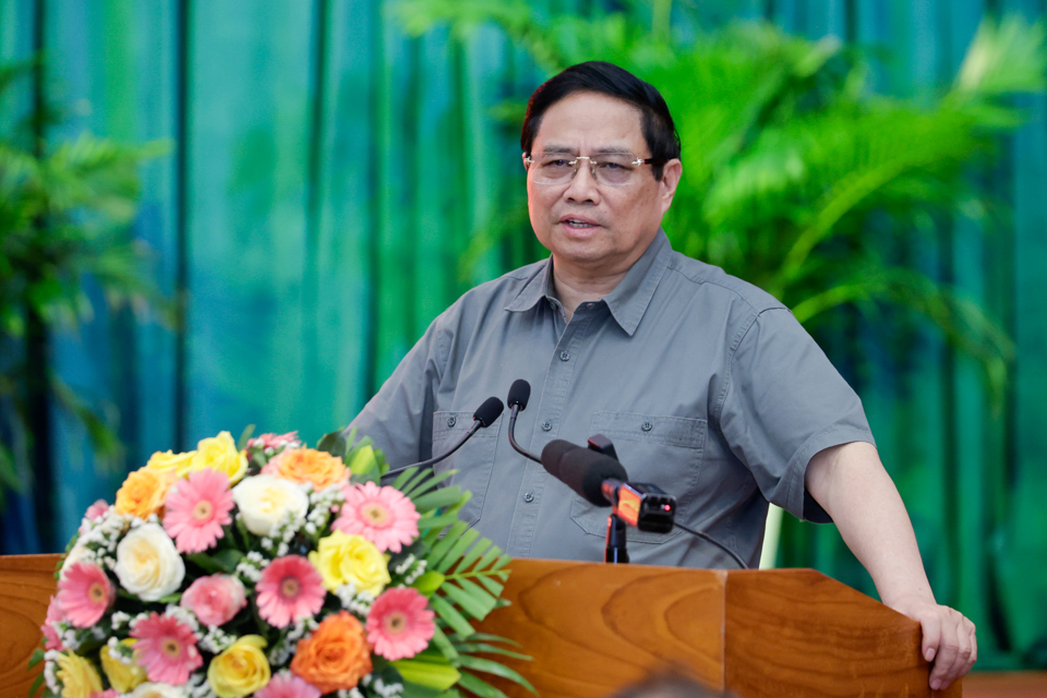 Premierminister Pham Minh Chinh hielt eine Abschlussrede bei der Arbeitssitzung mit dem Ständigen Ausschuss des Parteikomitees der Provinz Binh Dinh. Foto: VGP