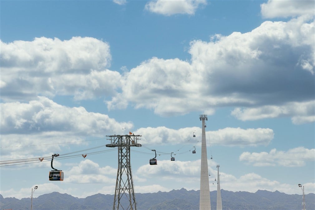 Cat Hai Phu Long Cable Car (1).jpg