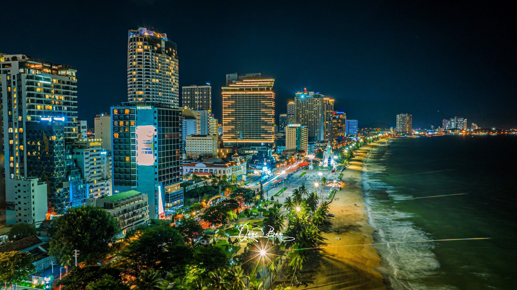 La ciudad costera de Nha Trang es espléndida bajo las luces