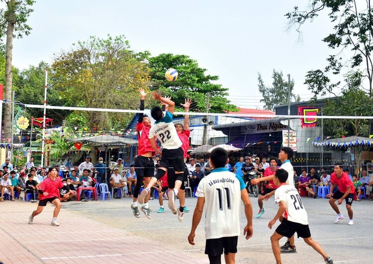 Aufregender Volleyballplatz für die Bauern von Chau Phu