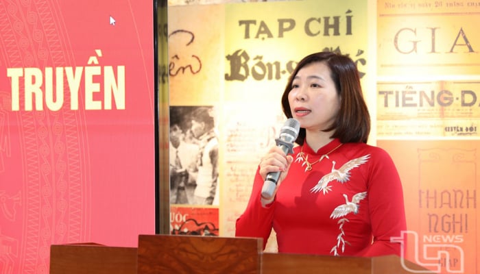 L'Académie de journalisme et de communication visite le monument national de l'école de journalisme Huynh Thuc Khang