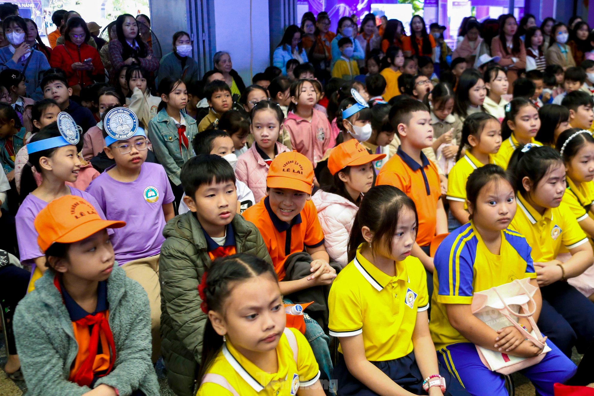 Mehr als 2.000 Da Nang-Studenten erleben begeistert Roboter und grundlegende Programmierung Foto 4