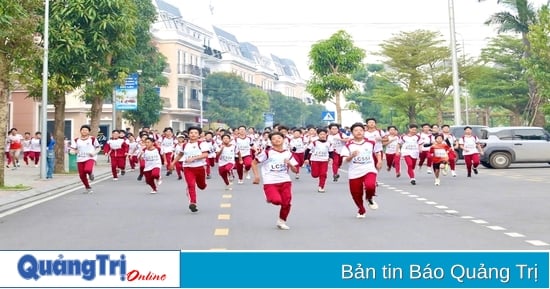 Hơn 700 vận động viên tham gia Giải chạy bộ “Running steps of youth”