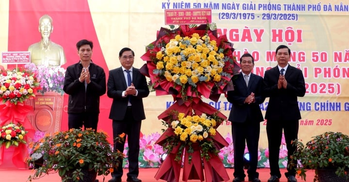 People of Chinh Gian ward celebrate Homeland Liberation Day