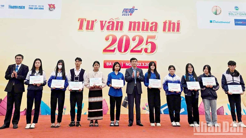 More than 3,000 students participate in exam season counseling program in Da Lat photo 6