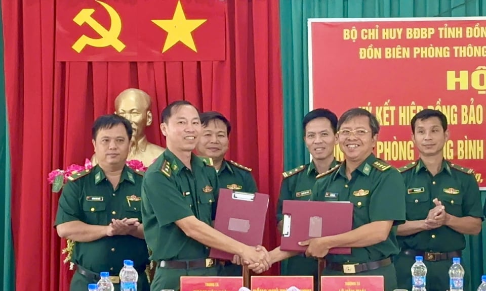 Song Trang Border Guard Station signed a contract to protect the border and adjacent areas.