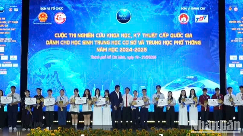 12 giải Nhất được trao tại Cuộc thi nghiên cứu khoa học, kỹ thuật cấp quốc gia học sinh trung học ảnh 2