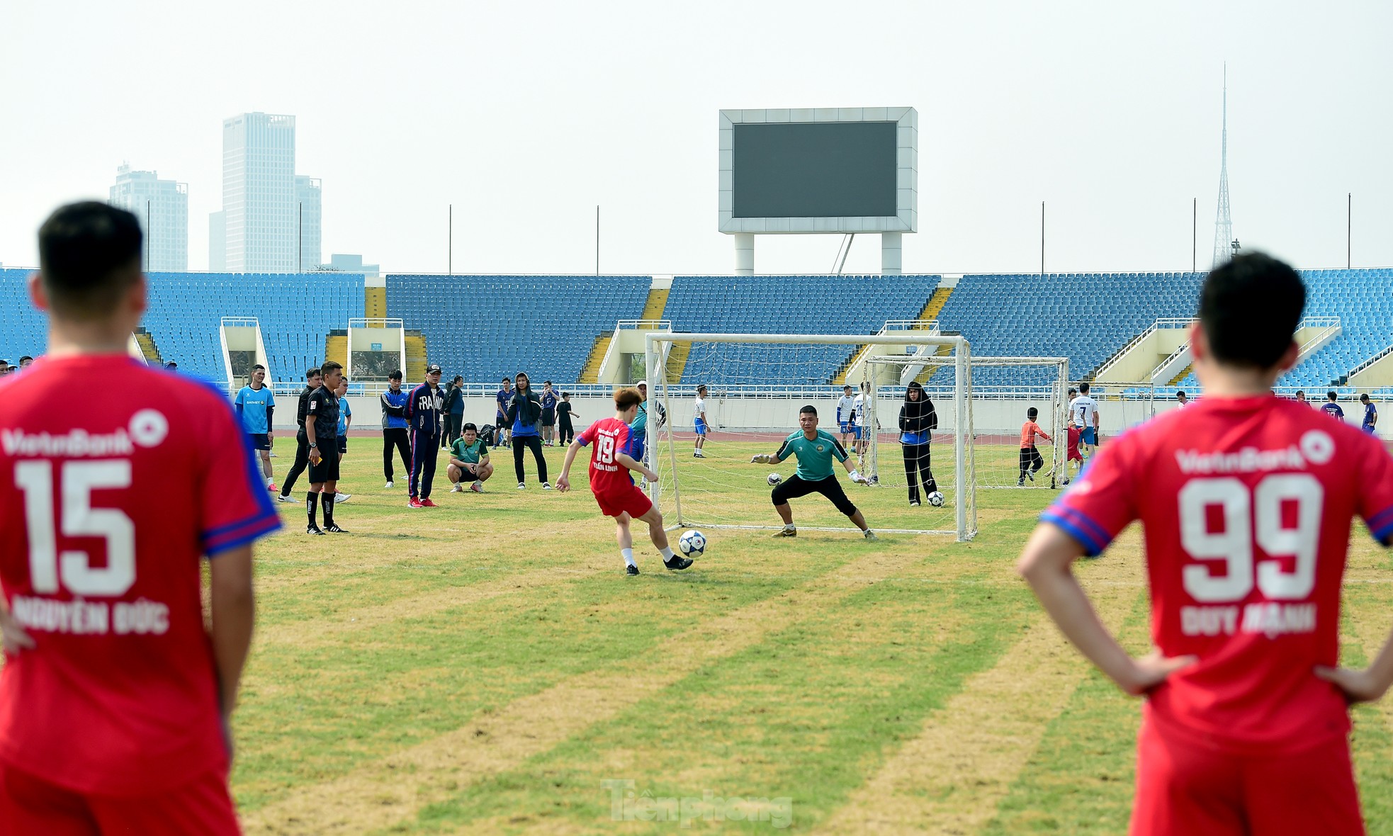 Dramática serie de 'tiroteos' en el Estadio My Dinh durante el Festival de Deportes Juveniles (foto 24)