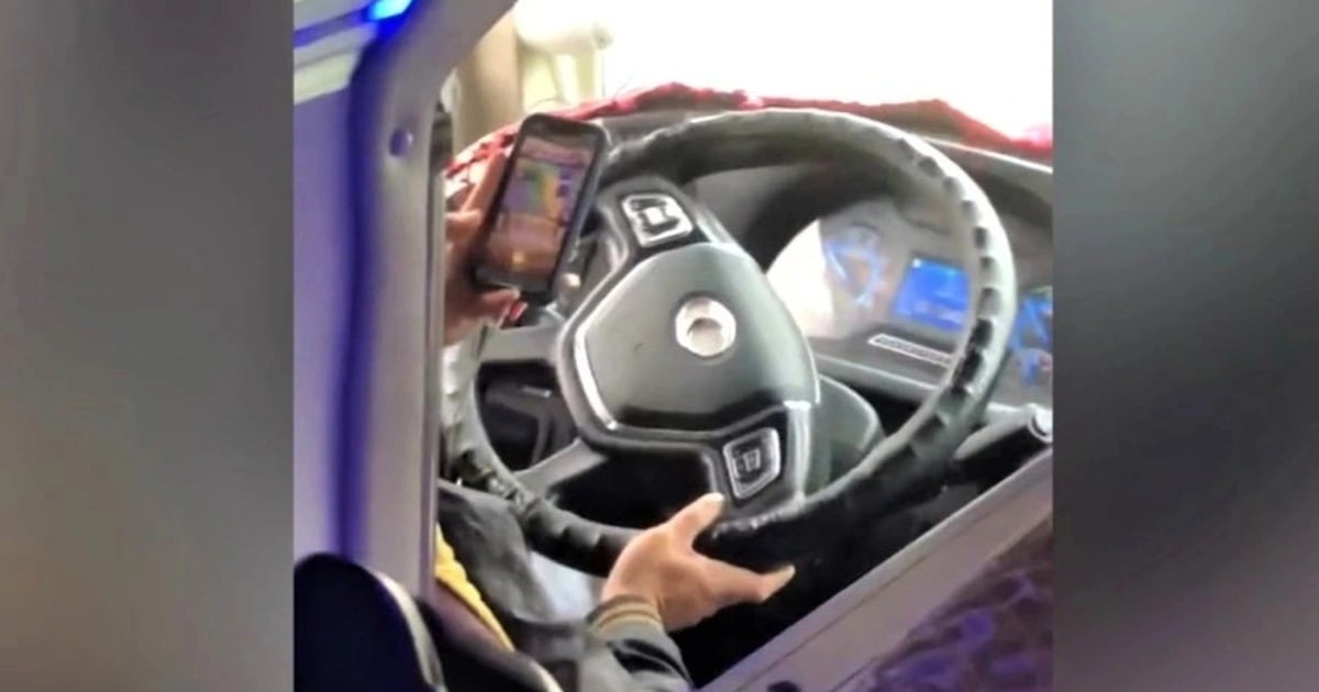 Bus driver playing games while driving has been suspended from work