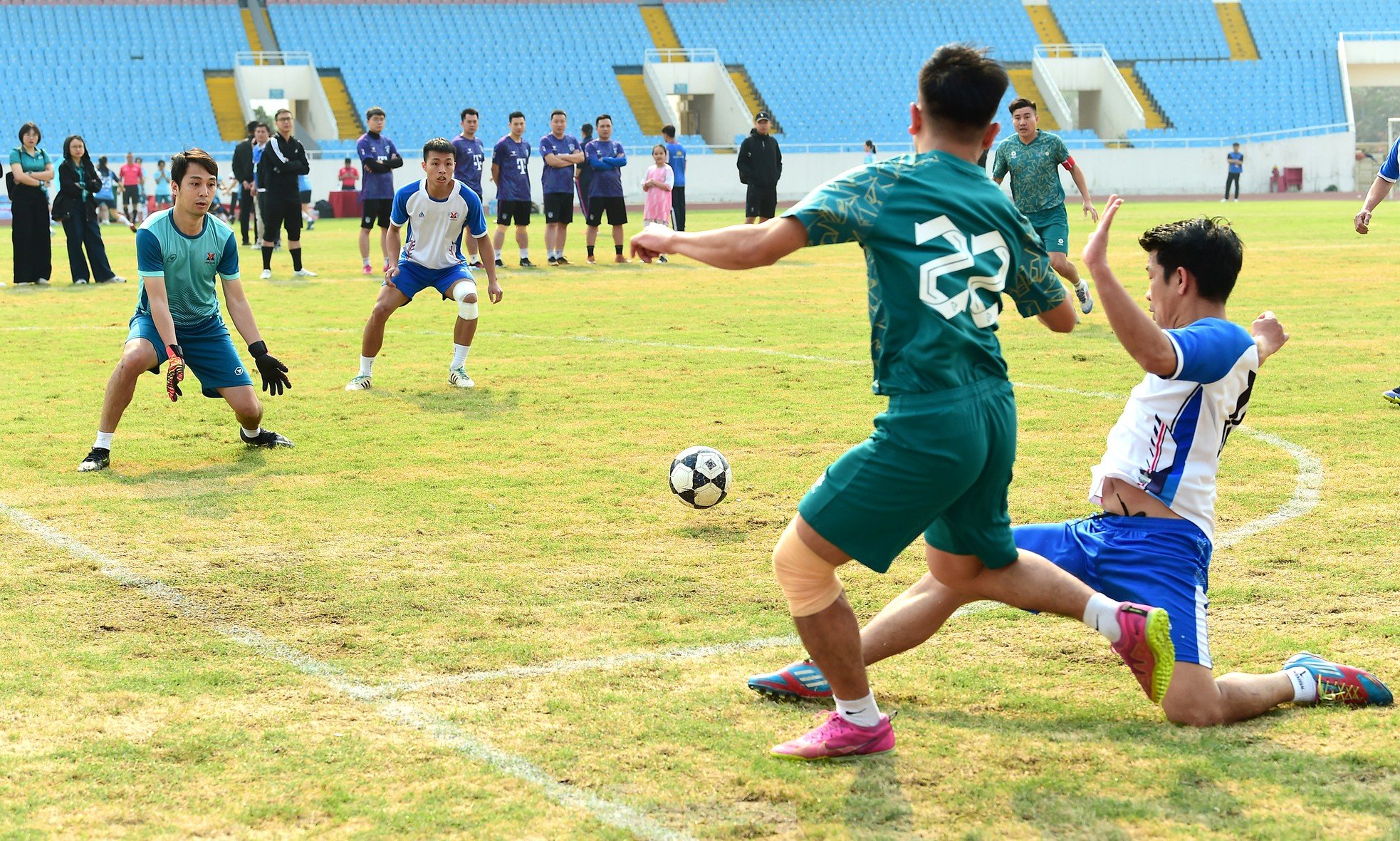 Série dramatique de « fusillades » au stade My Dinh lors du Festival des sports de la jeunesse, photo 12