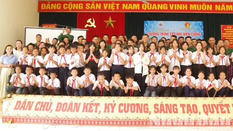 Vun đắp tình yêu Tổ quốc qua chương trình "tiết học biên cương” tại Đắk Lắk ảnh 5