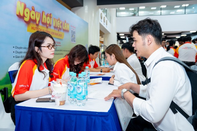 Magnificent HUTECH ALUMNI JOB FAIR 2025: Connecting alumni and the next generation photo 4