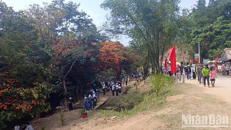 Khai mạc Lễ hội hoa trang suối Tà Má: Sắc mầu văn hóa hòa quyện cùng thiên nhiên ảnh 2