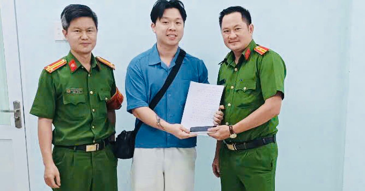 Tan Son Nhat Border Gate Police Station Finds Phone, Customer Writes Thank You Letter