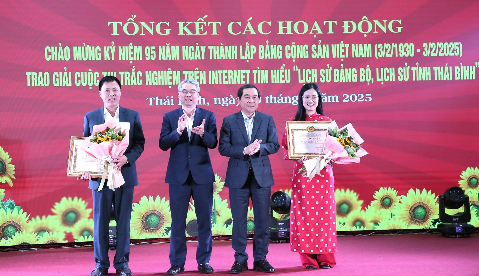 Ceremonia de premiación del concurso de preguntas en línea para conocer la "Historia del Comité del Partido y la historia de la provincia de Thai Binh".