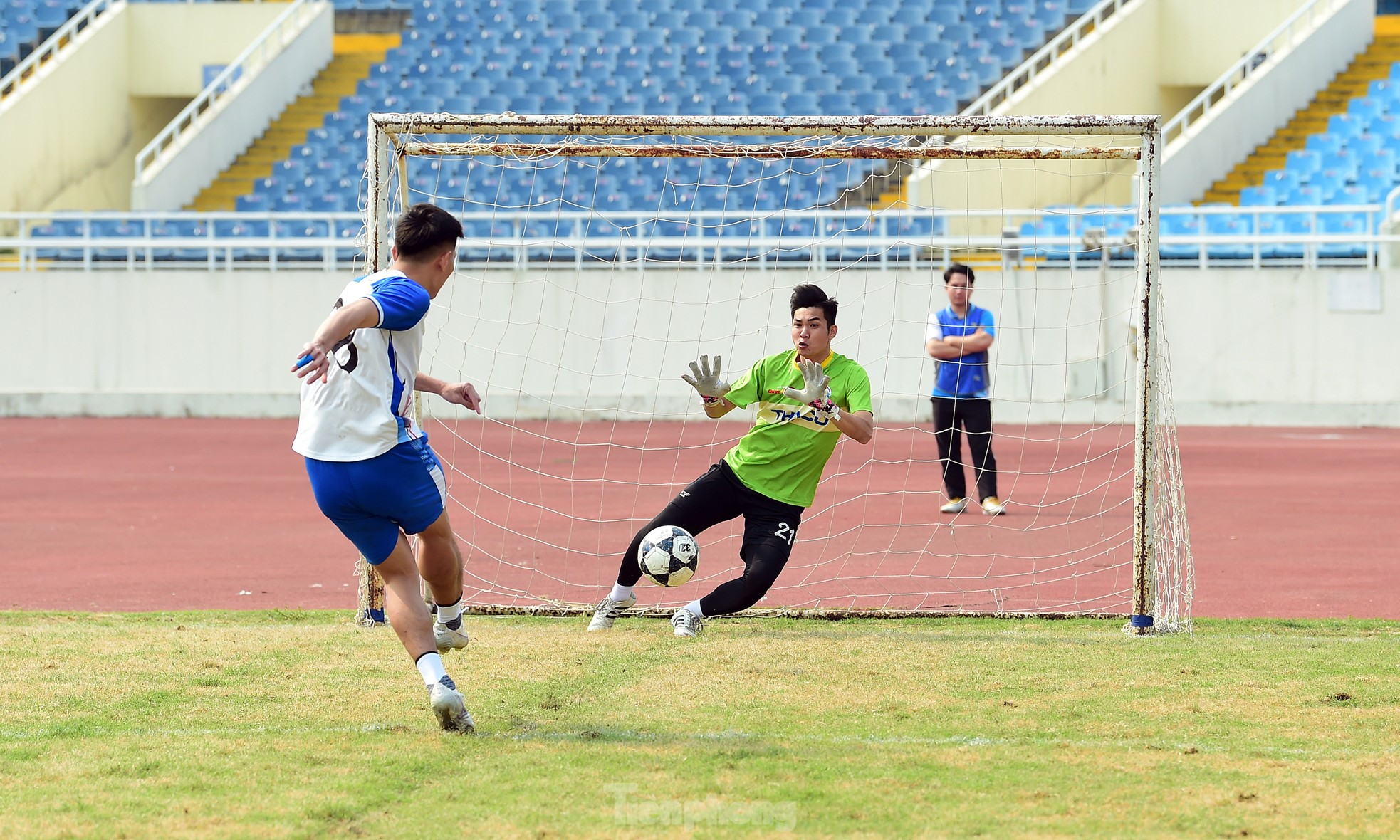 Dramática serie de 'tiroteos' en el Estadio My Dinh en el Festival de Deportes Juveniles foto 20