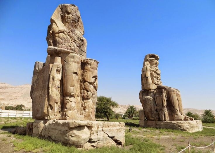 Una misteriosa estatua gigante del antiguo Egipto canta todos los días