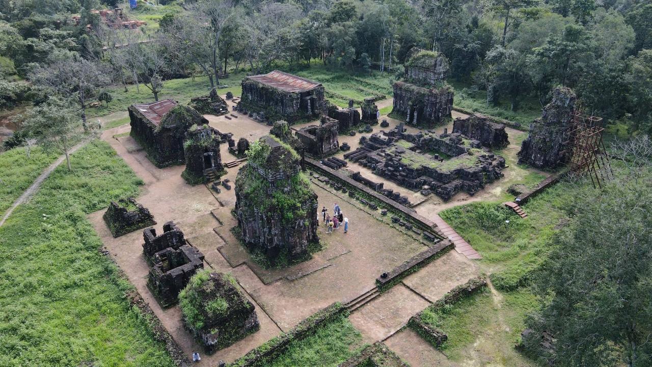 Developing tourism in the outskirts of My Son relic site to share benefits with the community has become an urgent requirement in the coming time (photo of My Son towers B, C, D) - Photo: VINH LOC