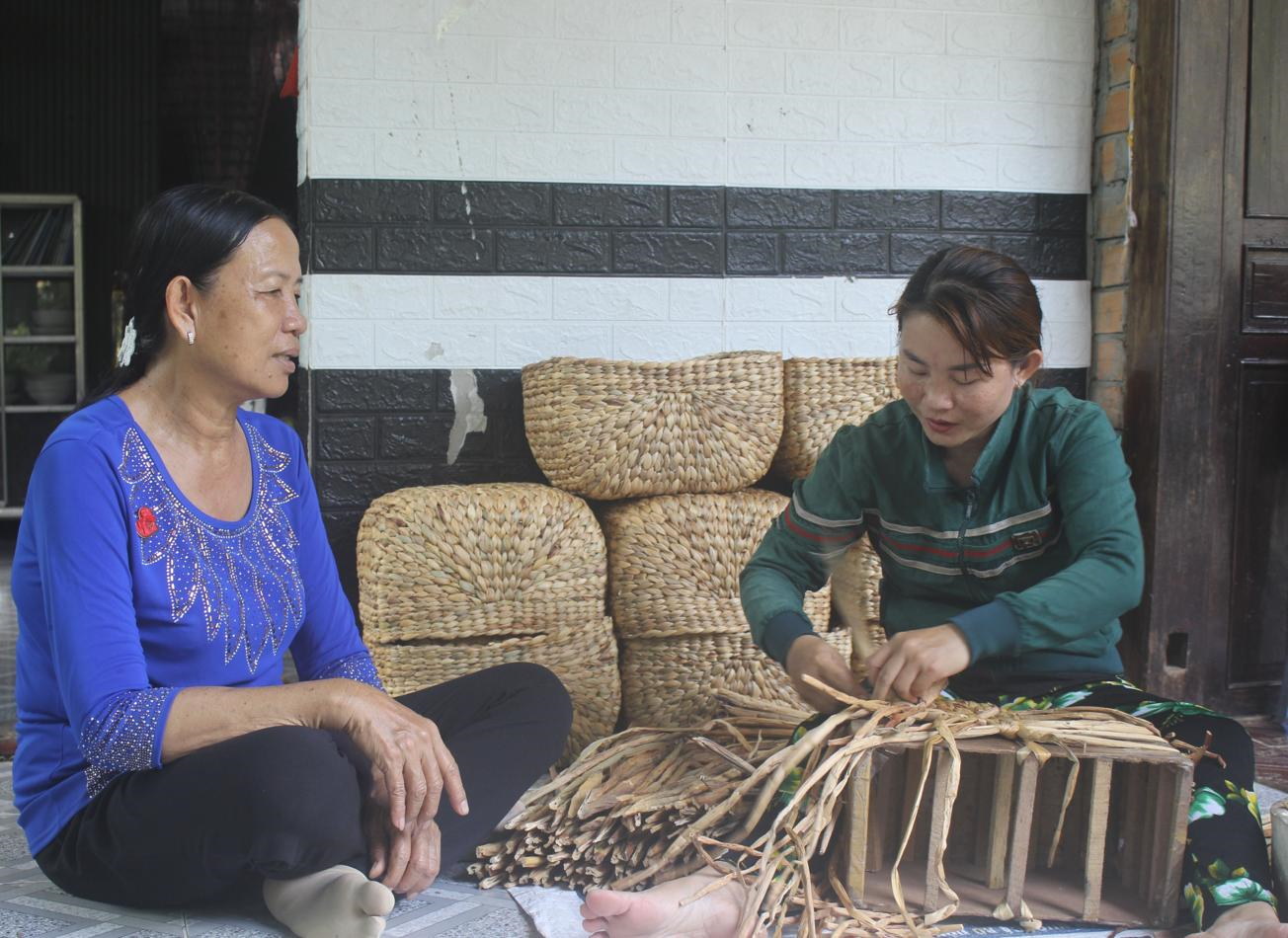 ដោះស្រាយការងារជូនជនជាតិភាគតិចនៅ Ca Mau