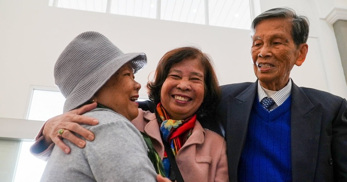 Encuentro con cuadros y soldados de la ciudad de Tam Ky durante la guerra de resistencia contra Estados Unidos para salvar el país.