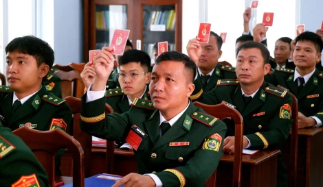 Se organizó con éxito el Congreso del Partido de la Estación de Guardia Fronteriza de Vam Trang Trau, período 2025-2030