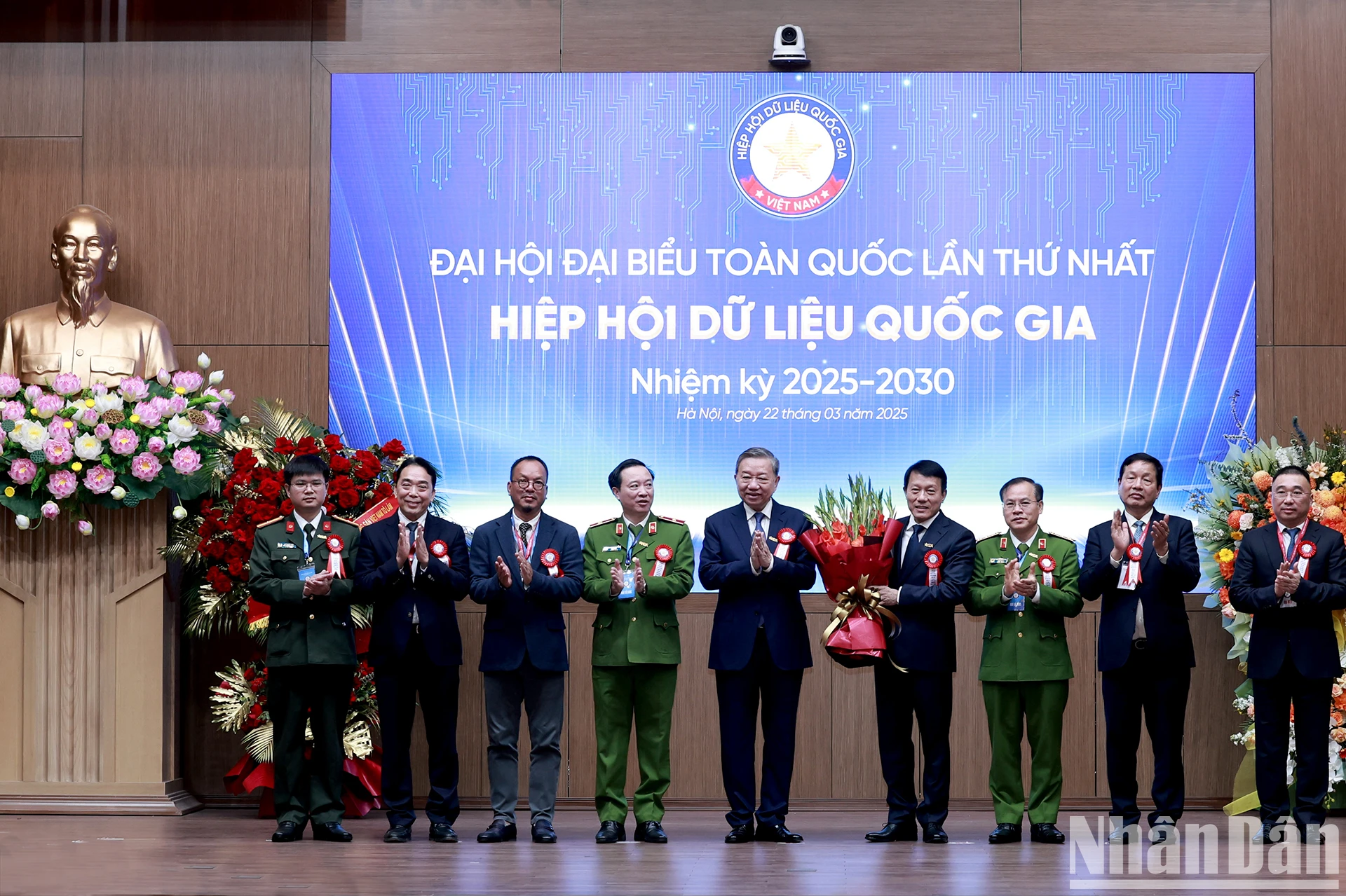 [Ảnh] Tổng Bí thư Tô Lâm và Thủ tướng Phạm Minh Chính dự Đại hội lần thứ nhất Hiệp hội Dữ liệu quốc gia ảnh 4