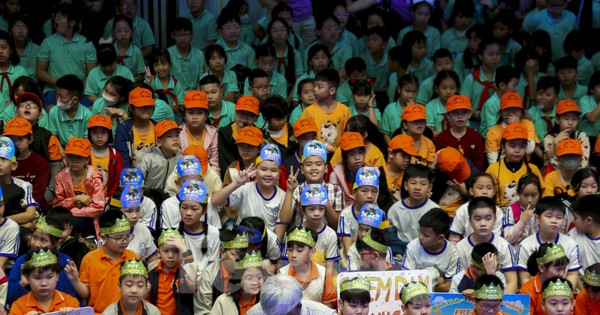 More than 2,000 Da Nang students excitedly experience Robotics and basic programming