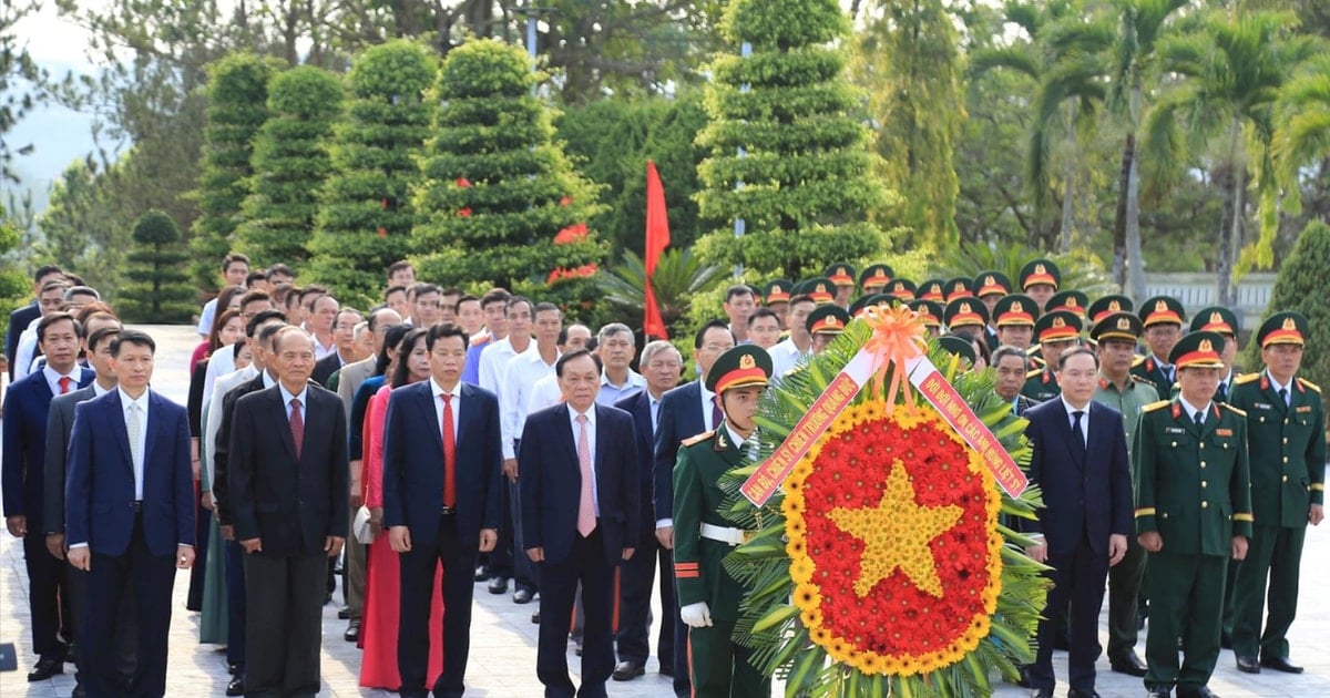 Dak Nong rend visite aux martyrs héroïques à l'occasion du 50e anniversaire du Jour de la Libération...