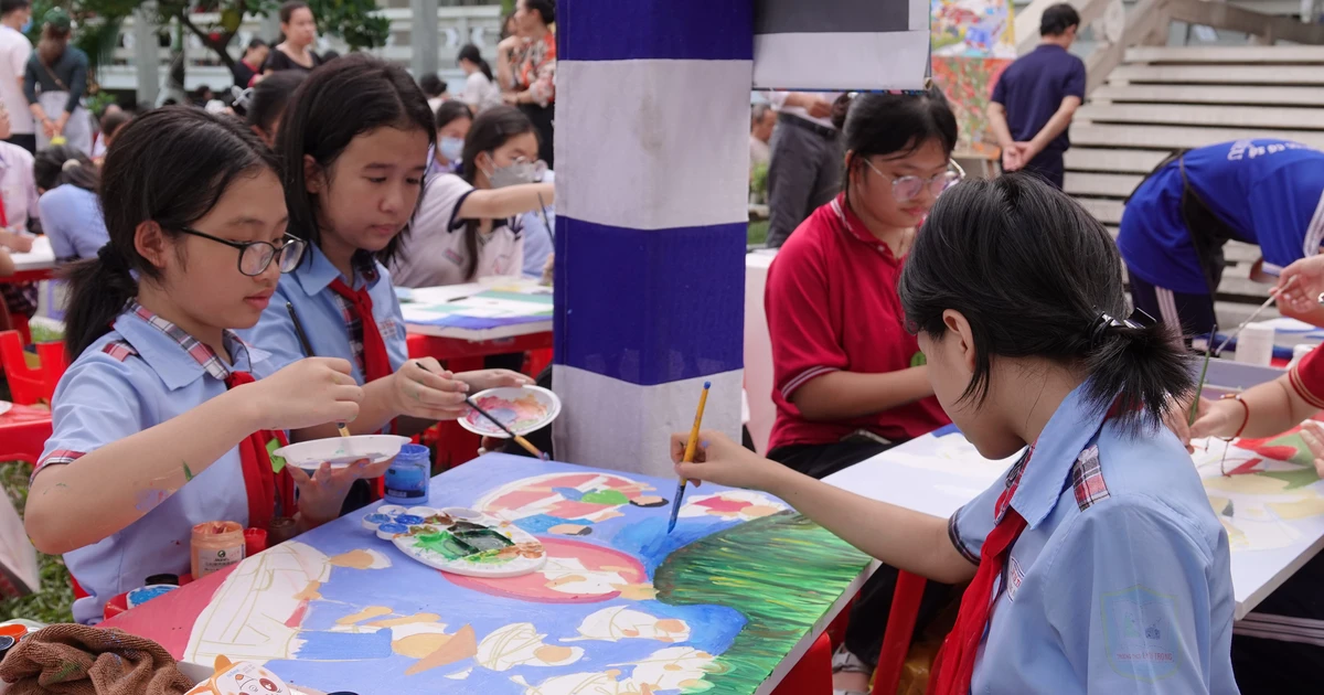 Finale du 28e Concours de dessin vert à Hô-Chi-Minh-Ville