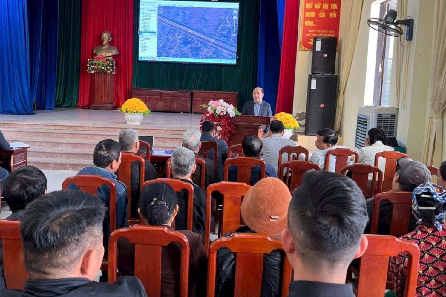 Environ 100 ménages de Tu Ky ont besoin d'être relogés lors de la construction de la ligne ferroviaire Lao Cai - Hanoi.