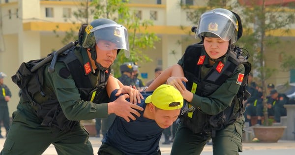 Peacekeeping Police rehearse crime suppression while on international duty