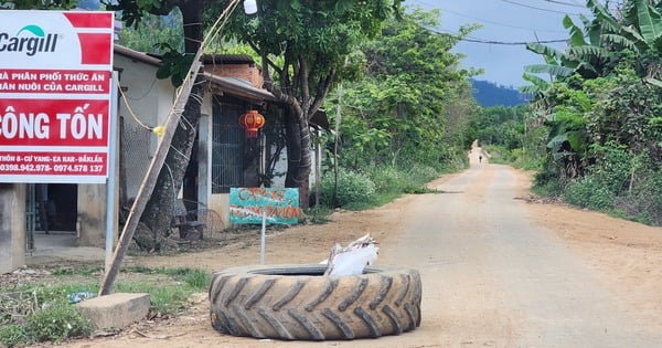 The contractor committed to upgrading the road to the quarry after completing the highway.