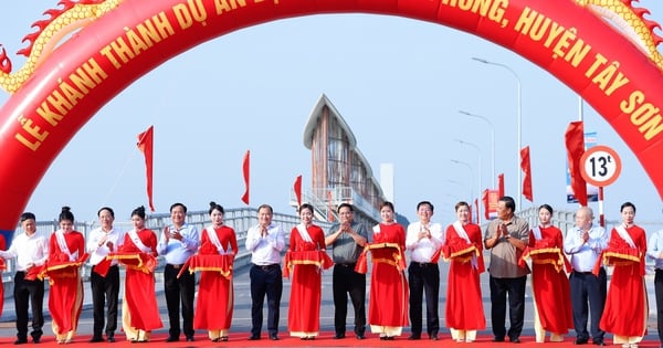 Le Premier ministre visite et assiste à l'inauguration de plusieurs projets clés à Binh Dinh