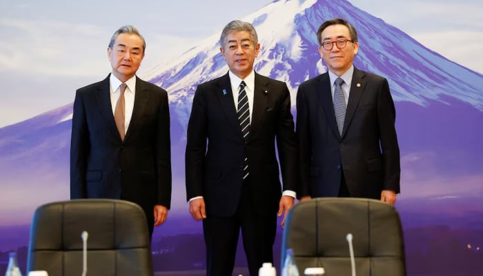 Japan, China and South Korea agree to cooperate on economy and security