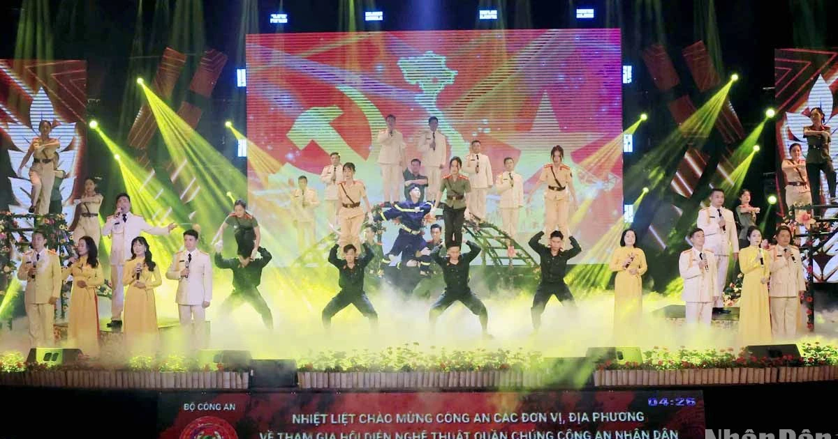 17 groups participate in the People's Public Security Mass Art Performance in Da Lat