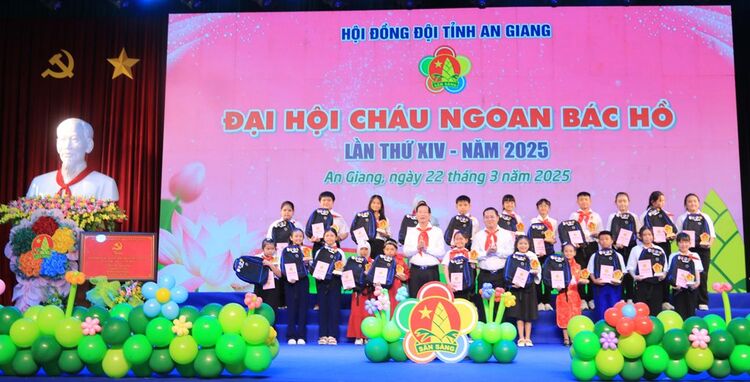 138 excellents enfants participent au 14e Congrès des bons enfants de l'oncle Ho de la province d'An Giang en 2025