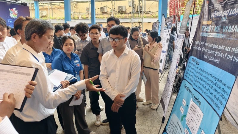 68 équipes participent à la phase préliminaire du concours de conception de puces électroniques pour villes intelligentes