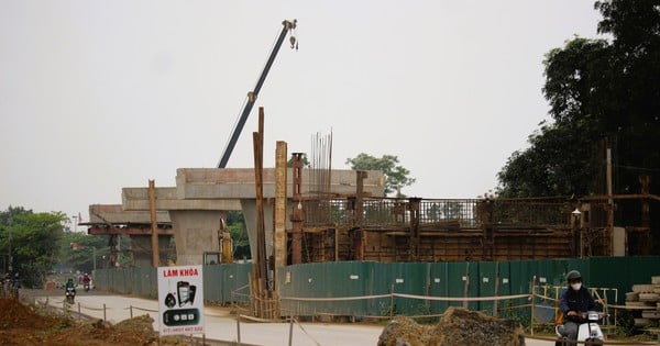 Removing obstacles at 3 intersections and Van Ninh expressway overpass