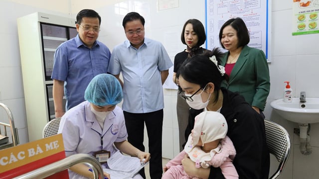 Accelerating on the weekend, Hanoi will reach the goal of 95% of children vaccinated against measles