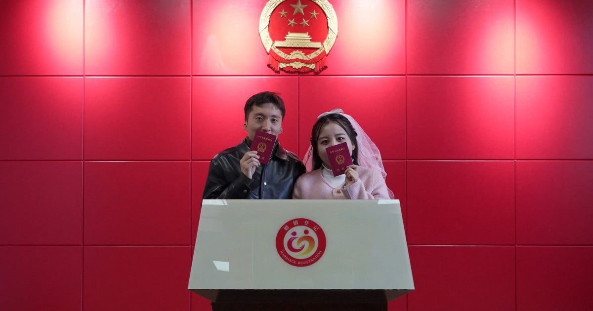 China simplifies procedures to encourage marriage