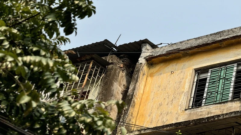 Alarmierende Situation des Verfalls eines alten Apartmentkomplexes in Thanh Cong, Ba Dinh, Hanoi