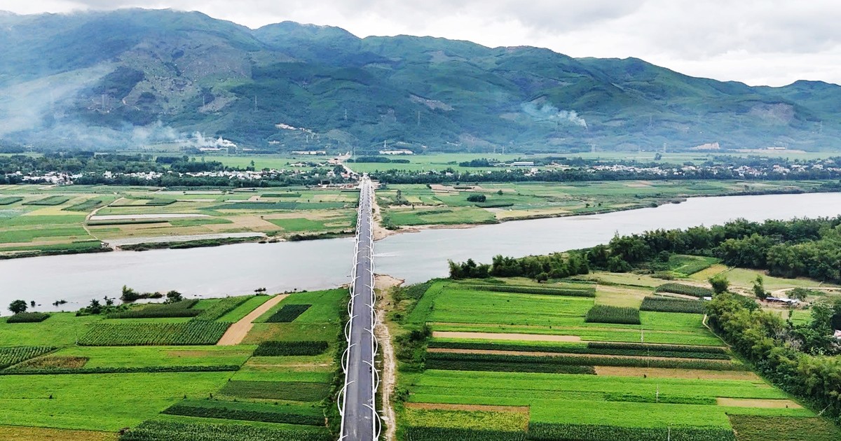 Quang Nam inaugura dos puentes sobre los dos ríos más grandes de la provincia