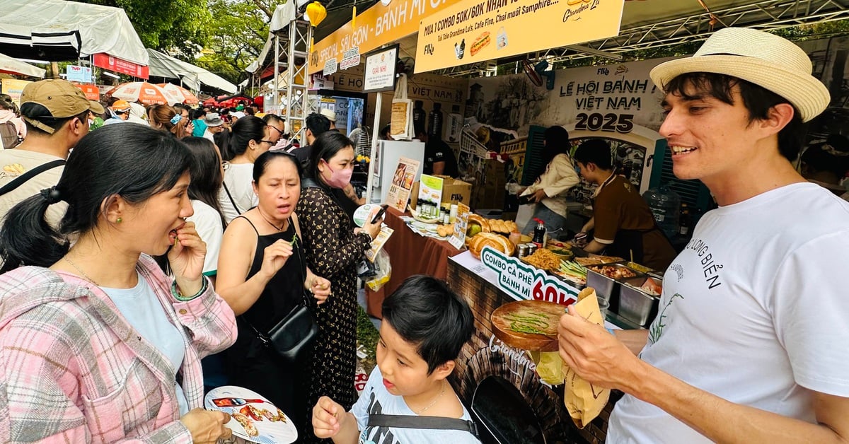 Pan vietnamita "mejorado" con verduras de acompañamiento que cuesta más de medio millón de VND/kg