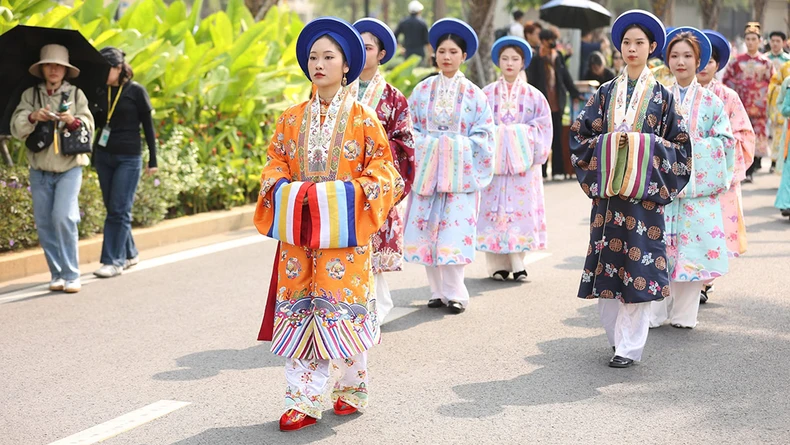 Concert "Anh trai vượt ngàn chông gai" lập kỷ lục Guinness về số người mặc trang phục truyền thống Việt Nam đông nhất ảnh 3