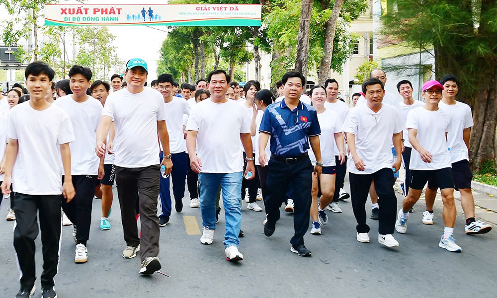 Over 2,000 athletes participate in the Cross Country Race in response to the Olympic Running Day for the health of all people