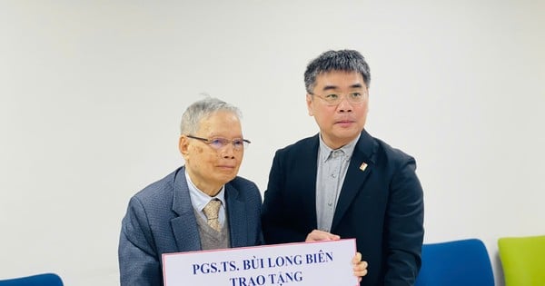 88-year-old teacher donates 1 billion VND to poor students who overcome difficulties