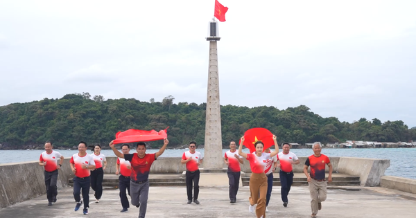 Emotiva ceremonia de izamiento de la bandera en la isla de Tho Chau, en respuesta al Maratón de Tien Phong 2025