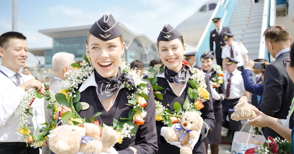 Moscow commercial flight opens