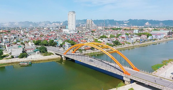 A province with the second smallest area in the country, only larger than Bac Ninh province, once merged with Nam Dinh and Ninh Binh provinces.