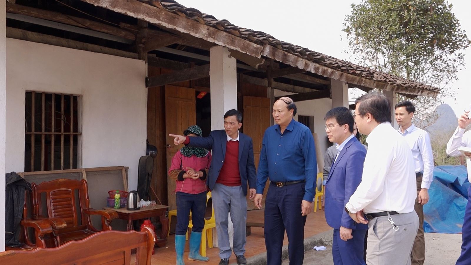 El vicepresidente del Comité Popular Provincial, Hoang Van Thach, inspeccionó el progreso de la limpieza del sitio para el Proyecto de la Autopista Dong Dang (Lang Son).